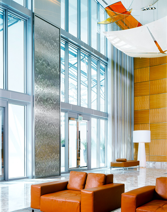 ВОДОПАД ПО ЗЕРКАЛУ